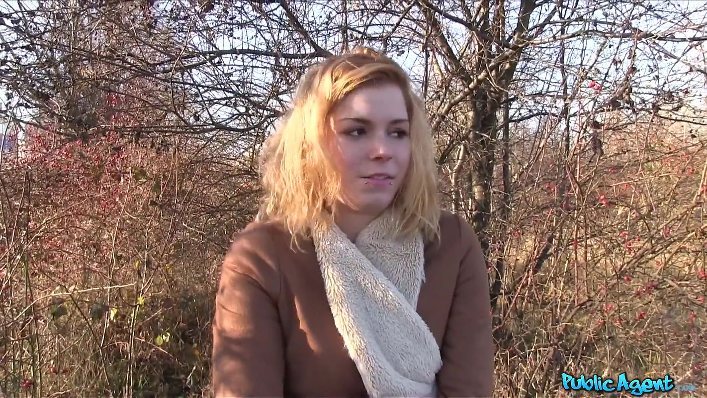 Grateful Babe shows her Gratidude with an Outdoor Blowjob and Fuck