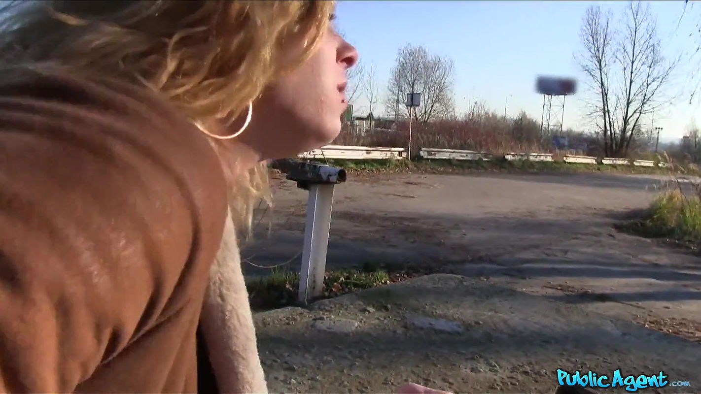 Grateful Babe shows her Gratidude with an Outdoor Blowjob and Fuck