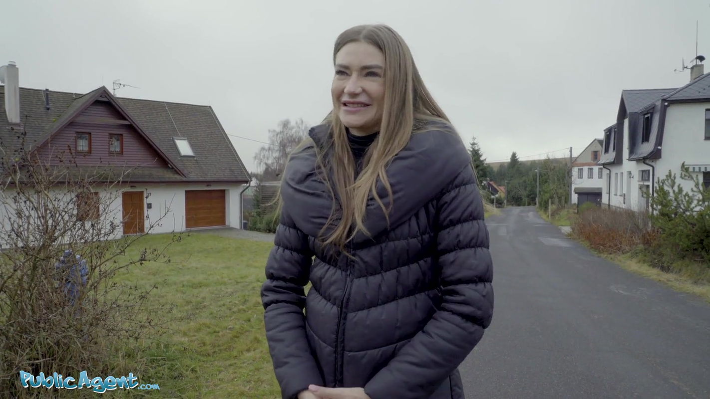 Hot wife loves a much bigger cock than shes used to