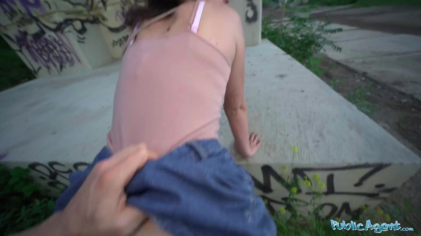 Kiara Flow shows of her sexy long legs and fucks outside in public