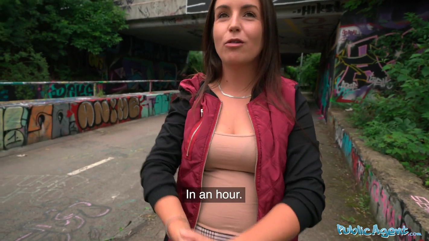 Lenna Ross loves getting her pussy fucked hard in a tunnel