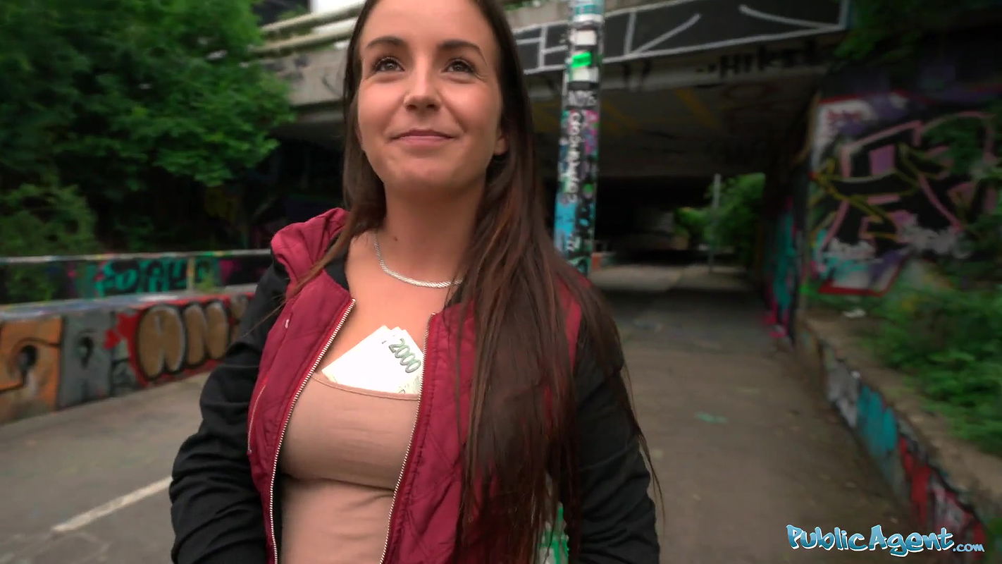 Lenna Ross loves getting her pussy fucked hard in a tunnel