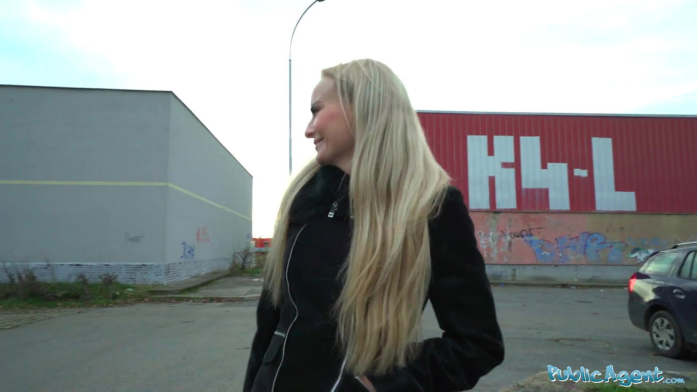 Meet one of the sexiest MILF’s in Prague and watch her fuck