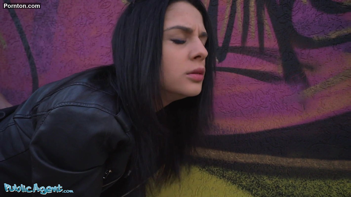 Mia Trejsi fucks Her Pussy With a Dildo