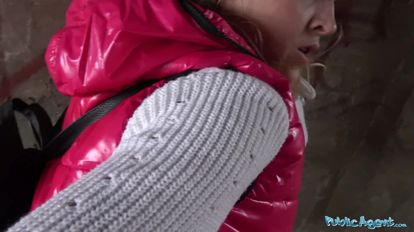 Rhiannon Ryder fucked under a bridge