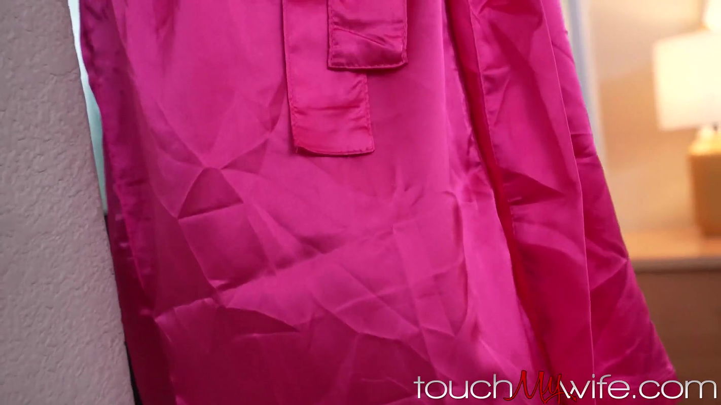 x Blindfolded Hotwife is Shocked By Stud’s Huge Penis – Kyler Quinn –