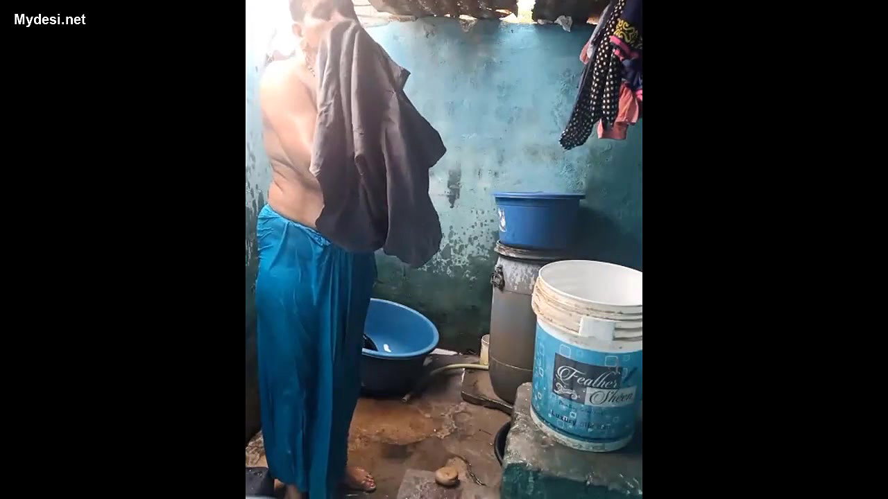 desi aunty nude bath