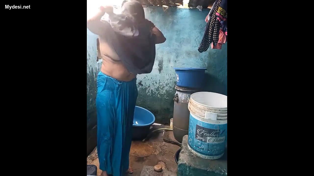 desi aunty nude bath