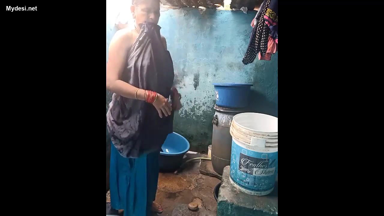 desi aunty nude bath