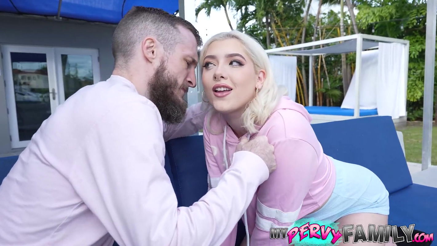 Playing Sex Games With My Stepsister’s Pussy on Spring Break – Gia Oh My –