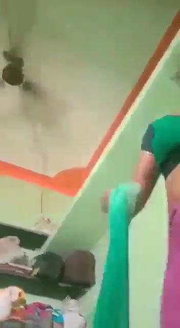 Beautiful bhabhi giving handjob