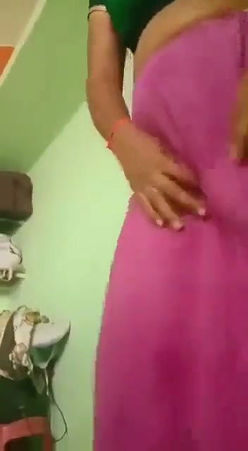 Beautiful bhabhi giving handjob