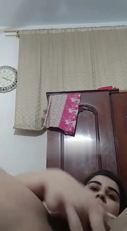 Beautiful paki girl masturbating suddenly someone call her and she says aa rhi hu