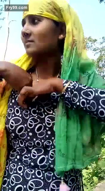 Desi Girl Shows Boobs and Pussy to Lover