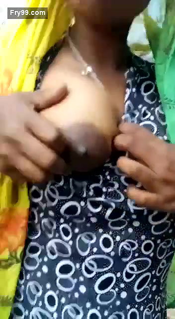 Desi Girl Shows Boobs and Pussy to Lover