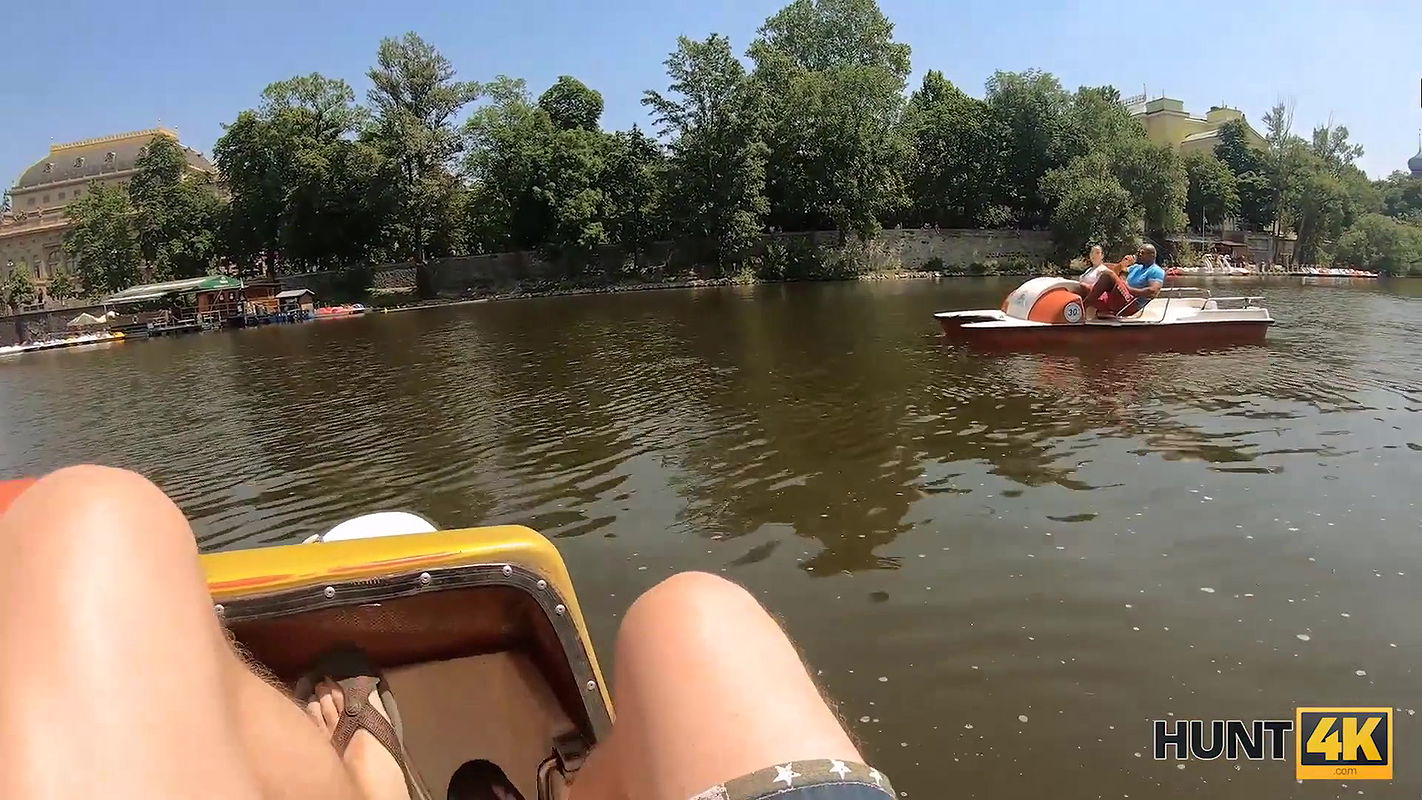 BF is idle cause theres another guy for this super-sexy babe