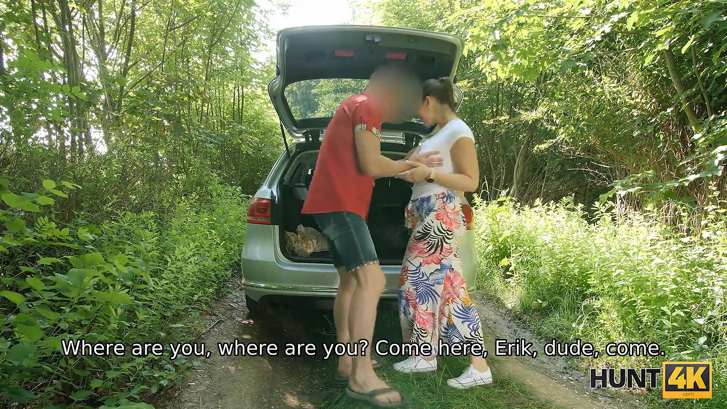 BF is idle cause theres another guy for this super-sexy babe