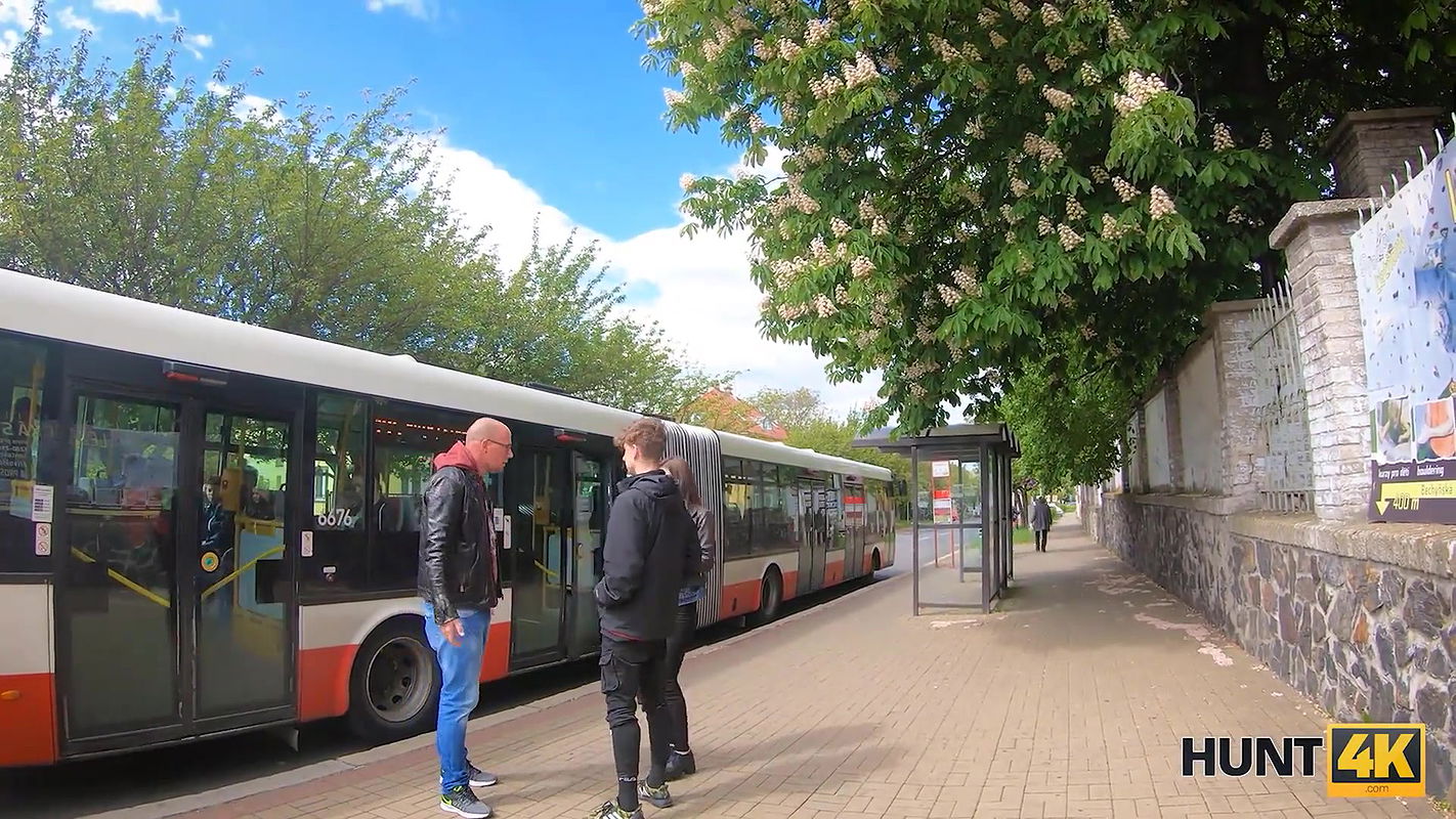 Chick tries sucking before fooling around with BFs sponsor