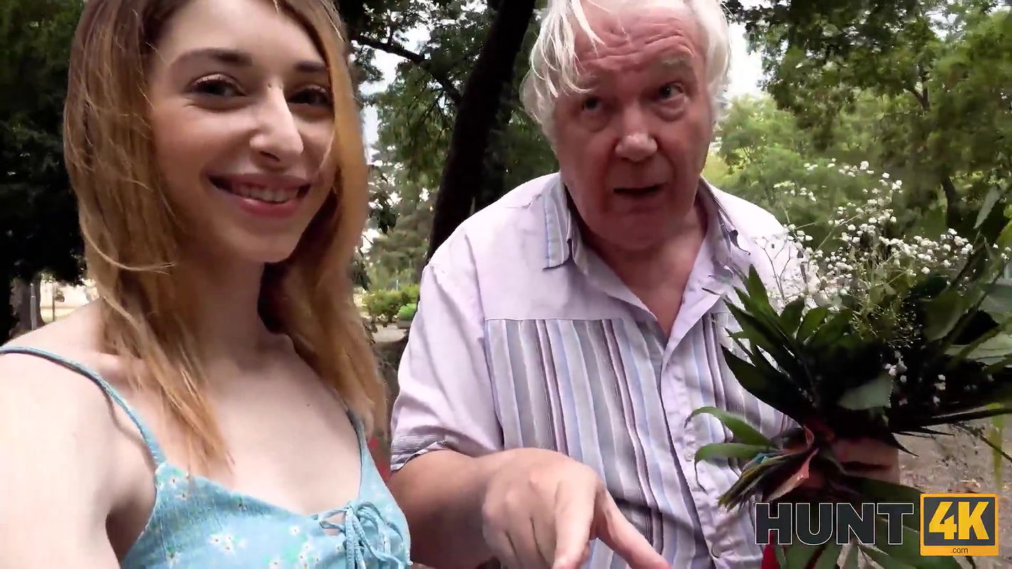 Fat stack of cash helps man get access to pussy of lovely gal