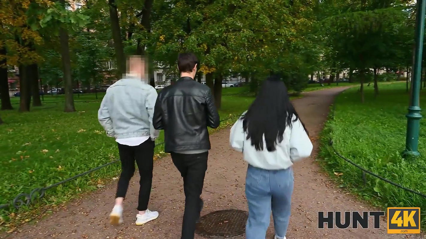 Flapper greedily sucks and makes it vaginally with BFs friend