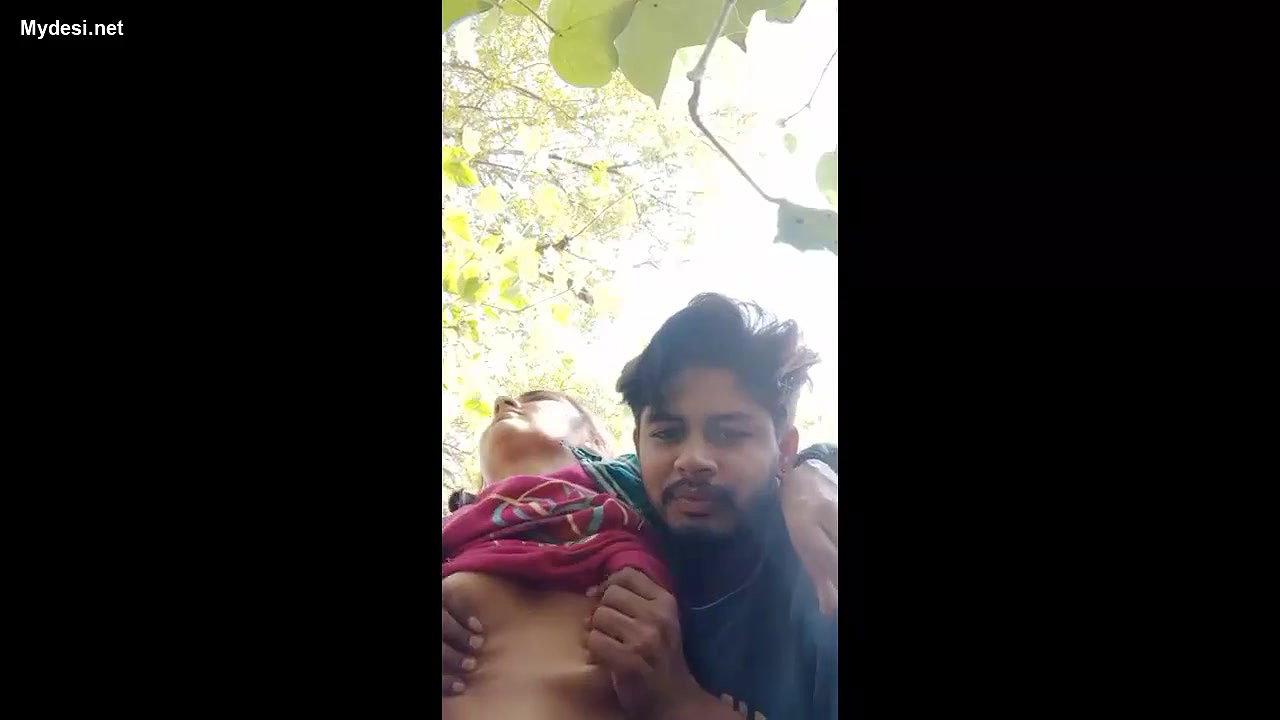desi couple outdoor fun