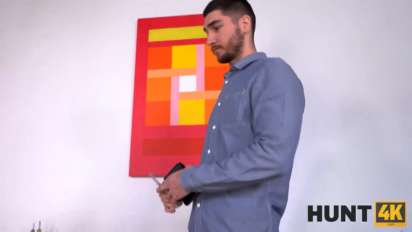 Hottie instead of dinner has sex with hung stranger