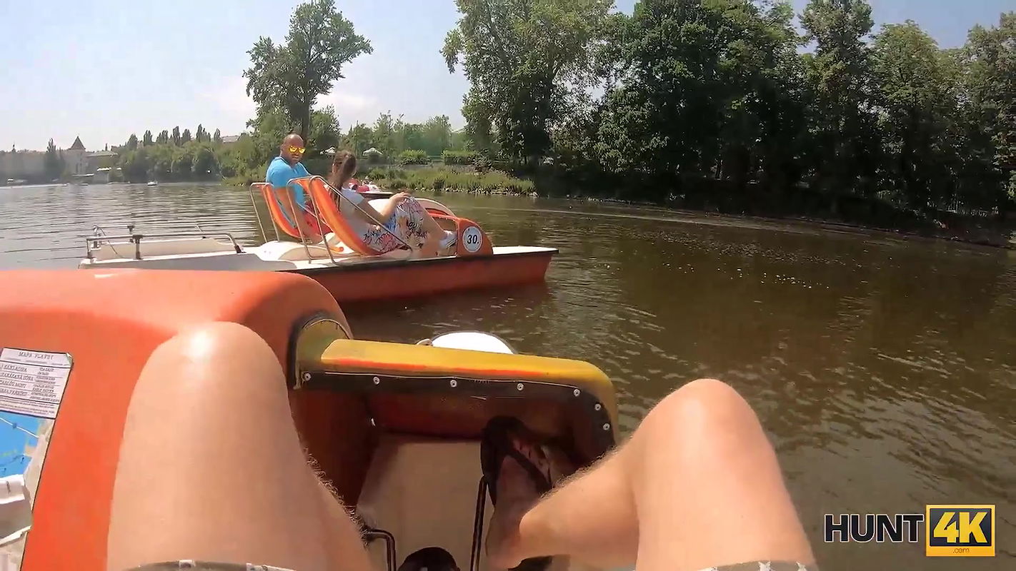 In exchange for money bruiser allows stranger to fuck hot GF