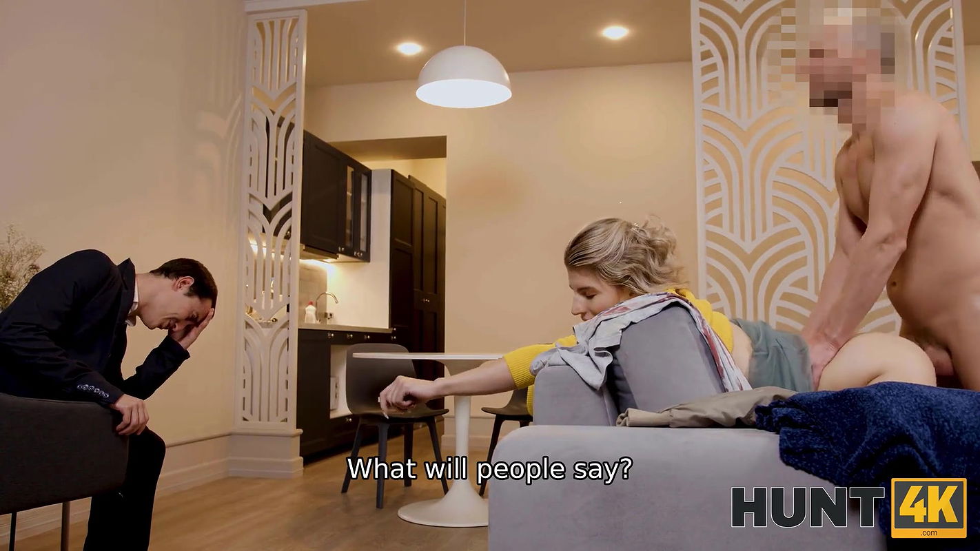 Magicians pretty girlfriend with nice boobs hooks up anally