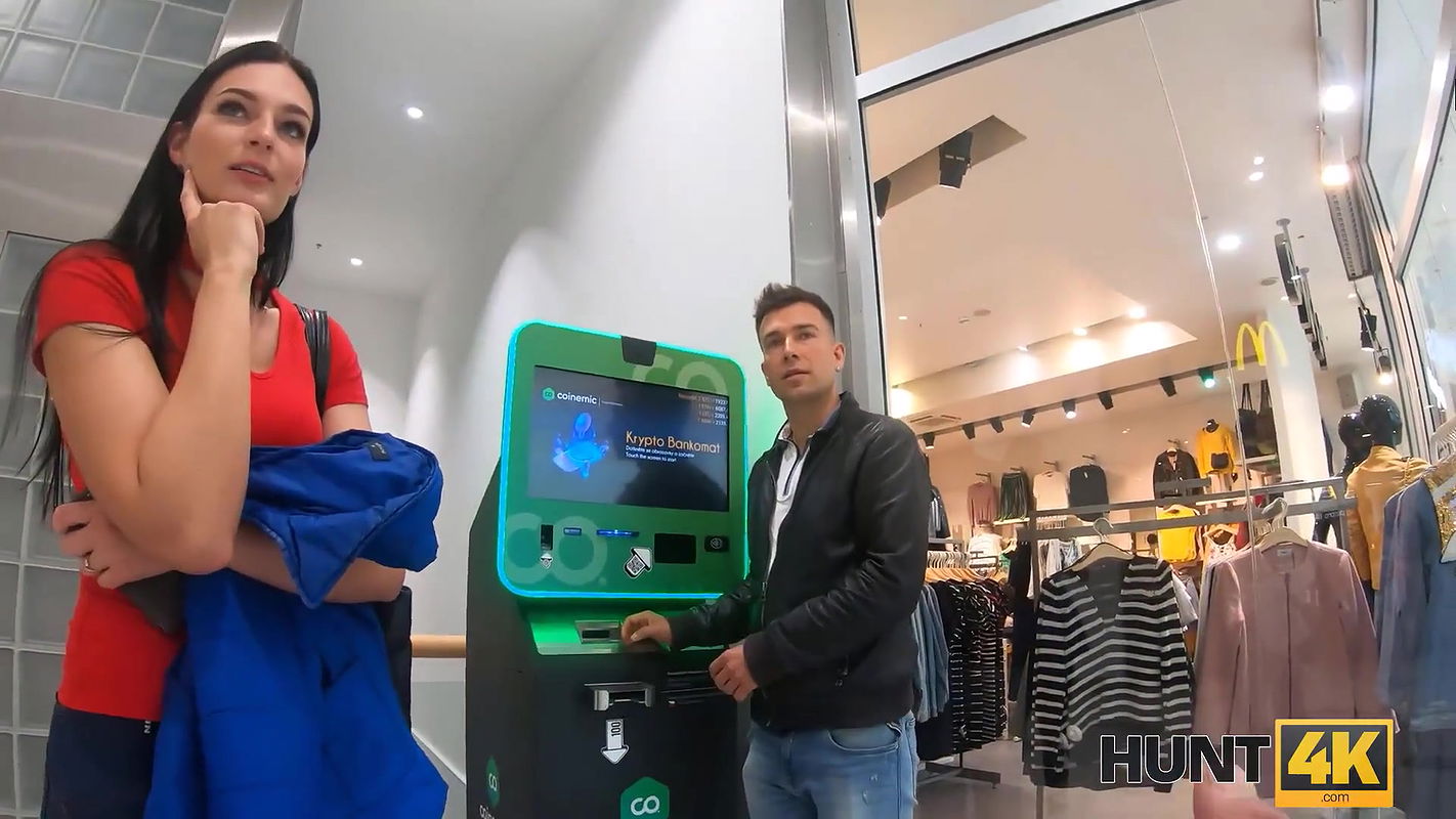 Man puts money in pocket and allows stranger to hook up with GF