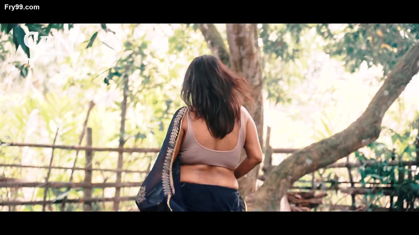 Bong Model Madhu Flaunting Her Huge Boobs in Blue Saree