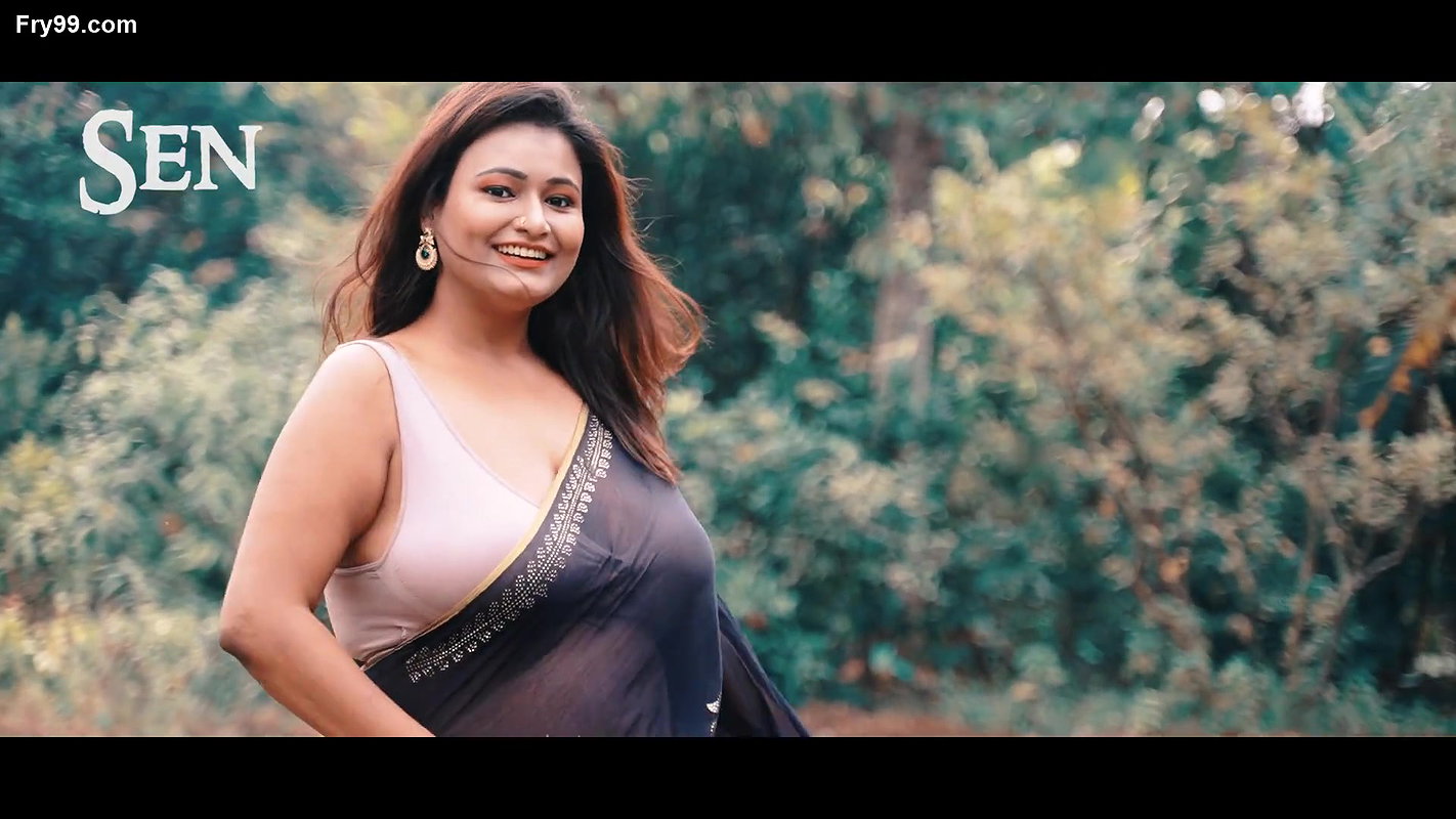 Bong Model Madhu Flaunting Her Huge Boobs in Blue Saree