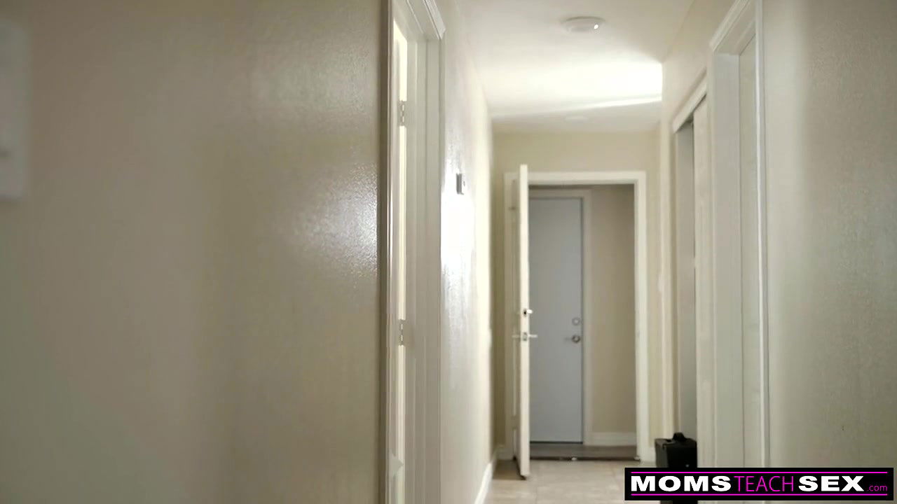 Moms Teach Sex – Stepmom Says ＂I want you to jerk off into my hands!＂ S16：E2