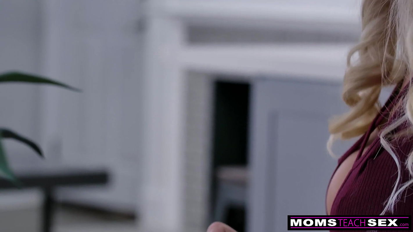 Step Mom ＂Are you seriously hard over your girlfriends boobs？!＂ S14：E10