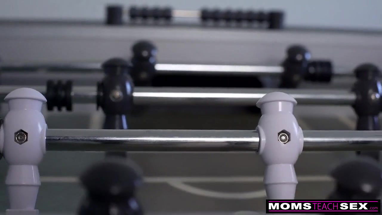 Step Mom ＂I’ll show you how to please a full grown man＂ S15：E1