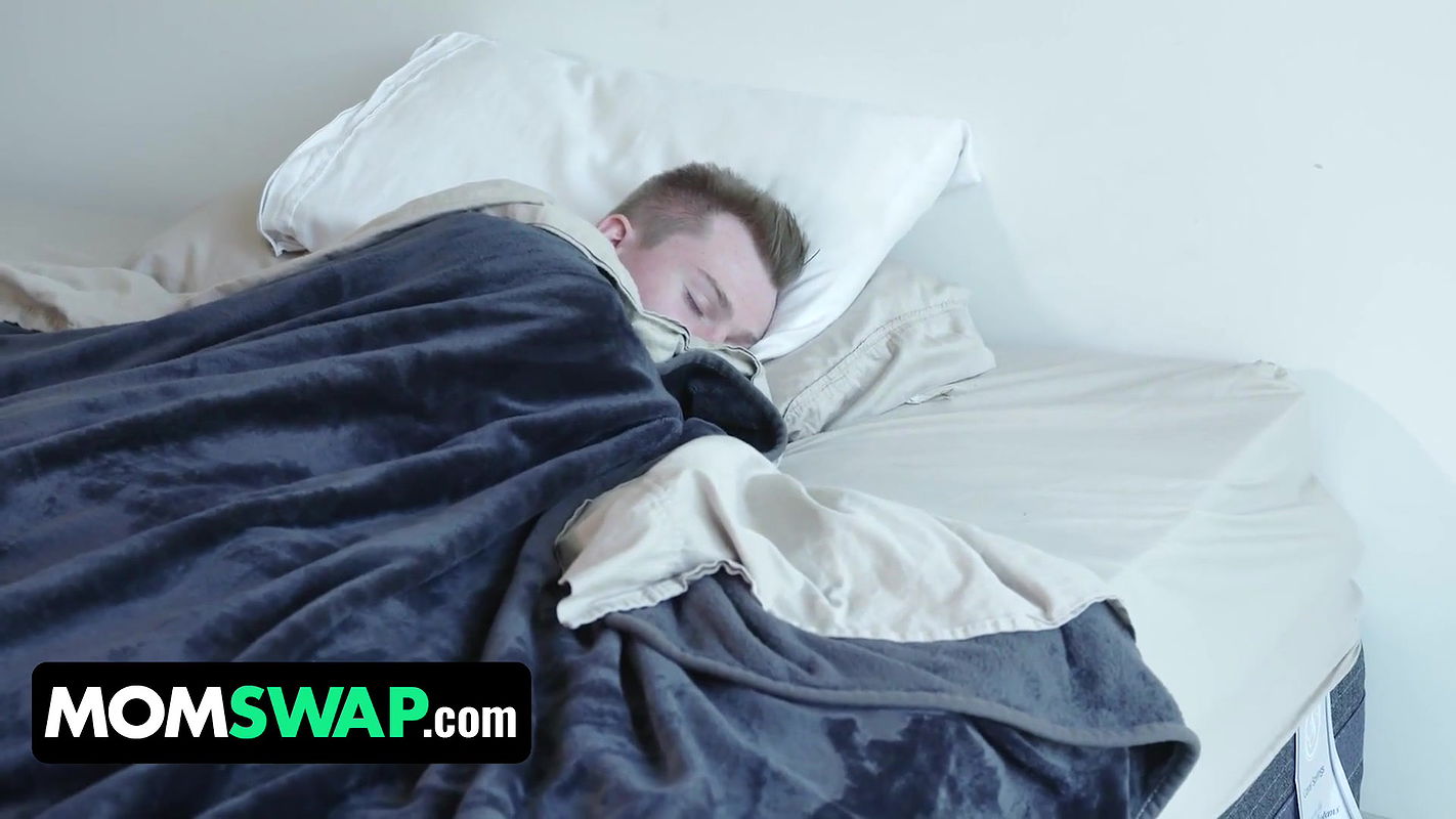 MomSwap – Sexy Milfs Sheena Ryder And Tia Cyrus Let Lucky Studs Eat Their Cock Craving Pussies