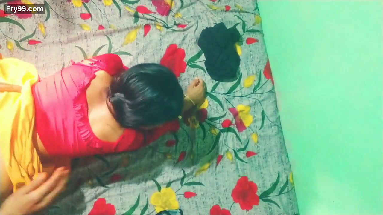 Bhabhi ko ulta kar ke gand ki malish ki or payas bujhai