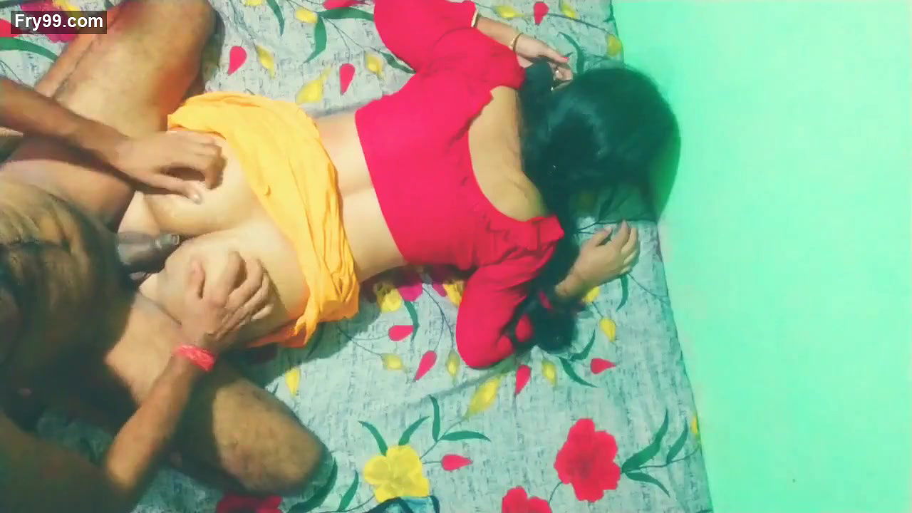Bhabhi ko ulta kar ke gand ki malish ki or payas bujhai