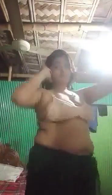 Beautiful Sexy Village HouseWife Showing