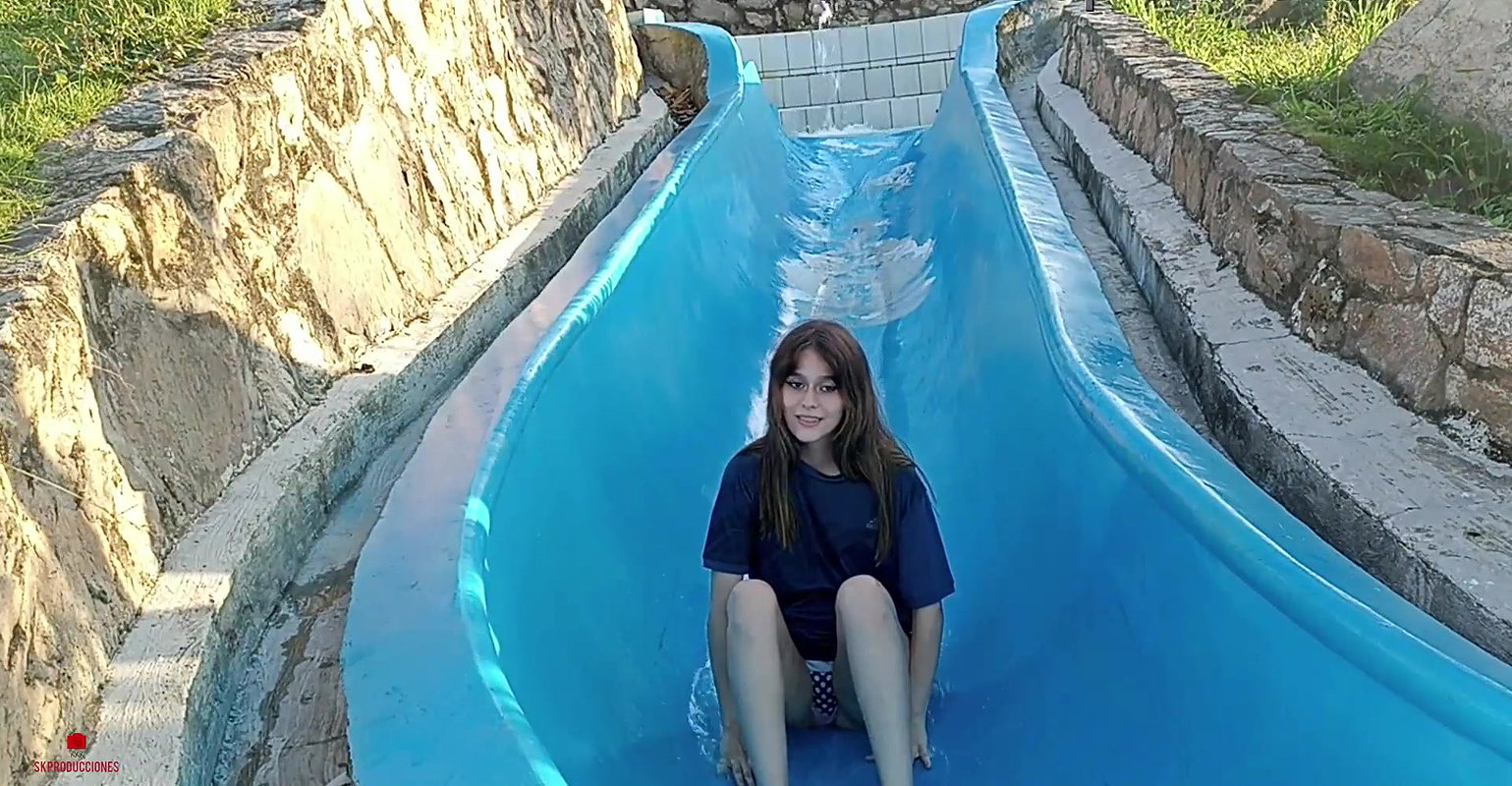 my stepsister gets stuck in the pool and I take advantage of the moment to fuck her. (Part 1)