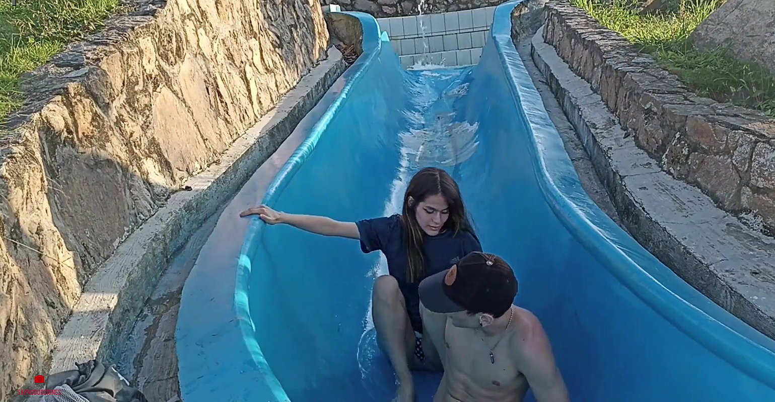 my stepsister gets stuck in the pool and I take advantage of the moment to fuck her. (Part 1)