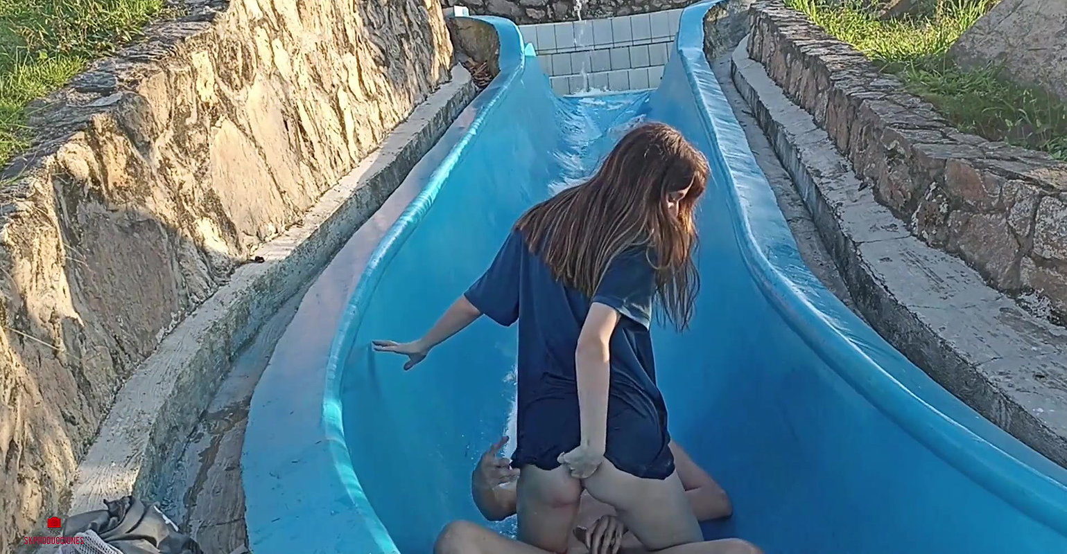 my stepsister gets stuck in the pool and I take advantage of the moment to fuck her. (Part 1)