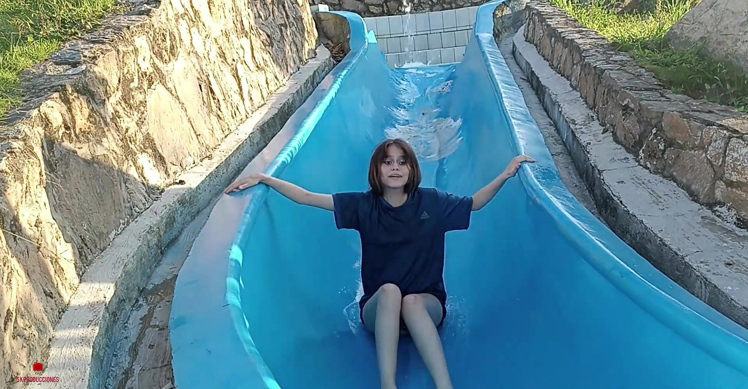 my stepsister gets stuck in the pool and I take advantage of the moment to fuck her.