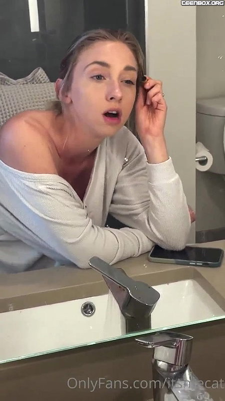 Girlfriend ruins her makeup with BF’s cum