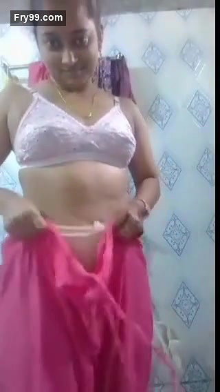 Desi village bhabi open her dress