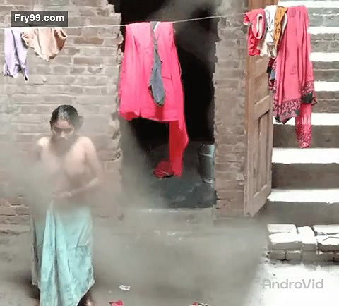 Desi Bhabhi Bathing 3 Clip Marged