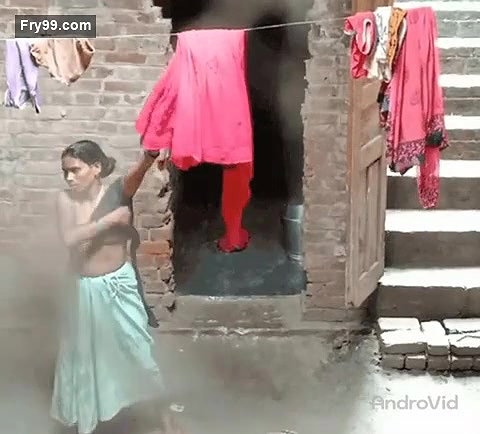 Desi Bhabhi Bathing 3 Clip Marged
