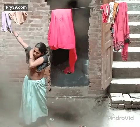 Desi Bhabhi Bathing 3 Clip Marged