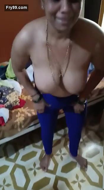 Desi sexy bhabi nice boobs
