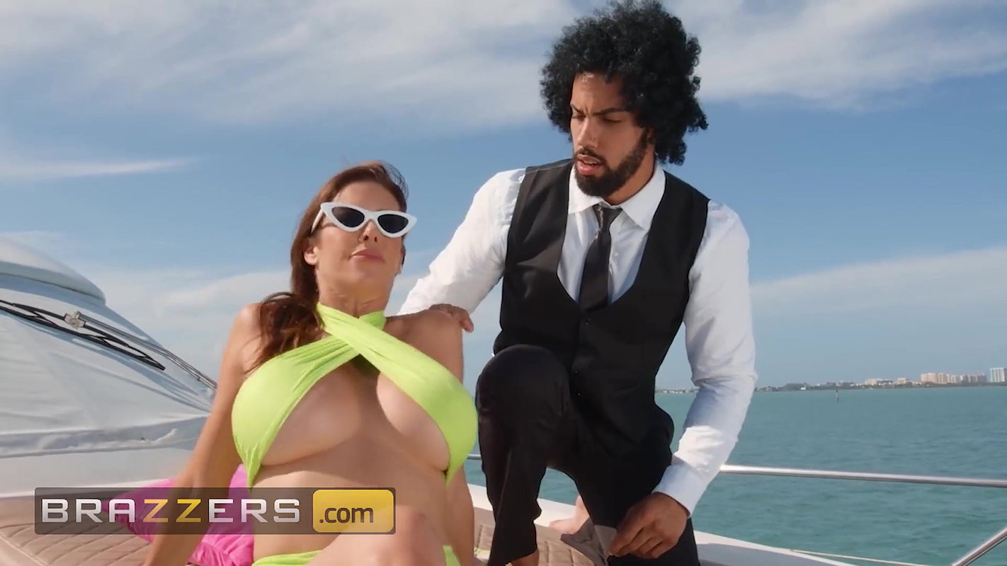 Brazzers – Alexis Fawx Enjoys A Lounging Yacht Day & Demands The Full Dick Service By Her Employees