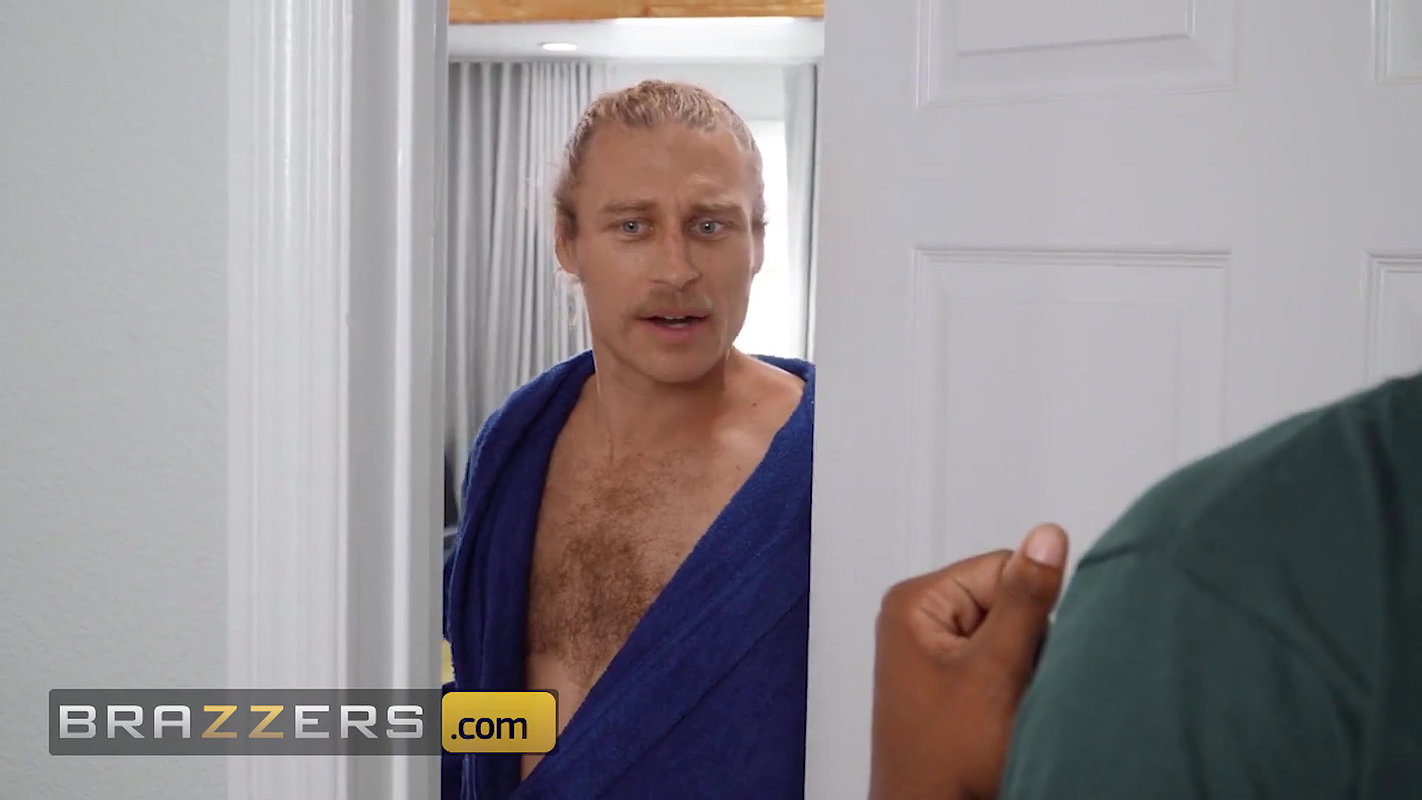 Brazzers – Alexis Tae Is Bored Of Her Bf But His Roommate Appears With A Strap On For Some Fun Dp